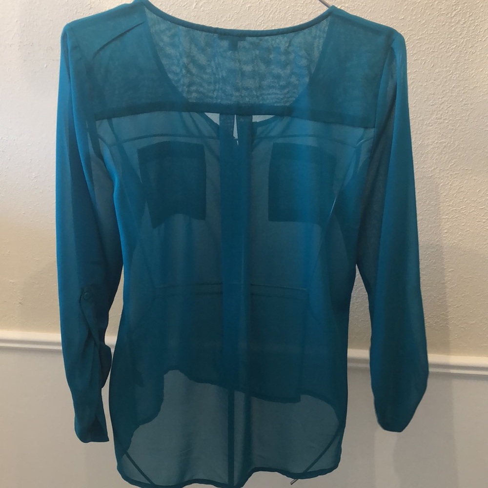 Beautiful sheer button down top - Picture 4 of 4